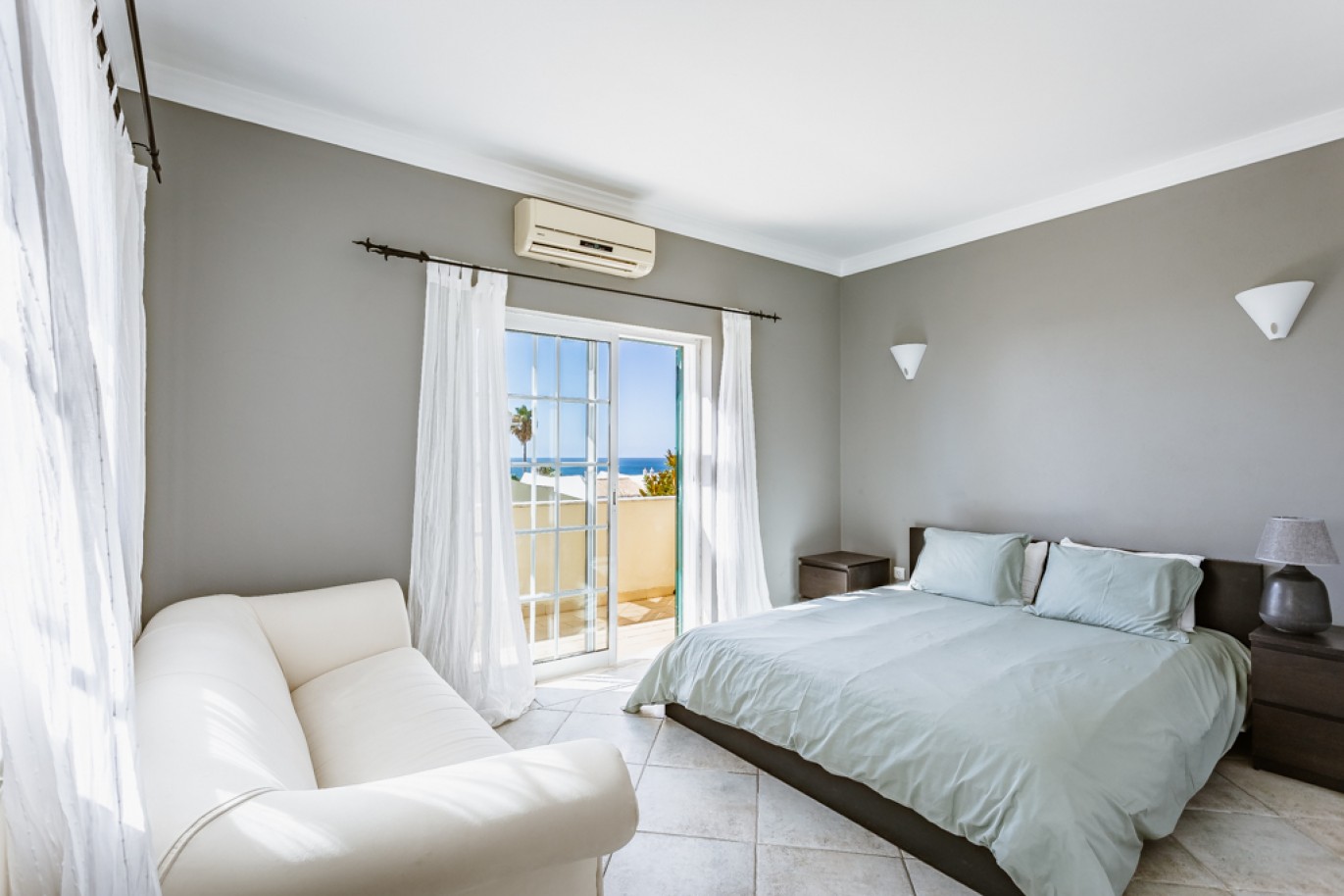 Moradia V3 com piscina e vista mar para venda na Luz, Algarve_337164