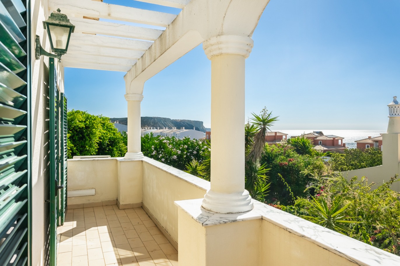 Moradia V3 com piscina e vista mar para venda na Luz, Algarve_337166