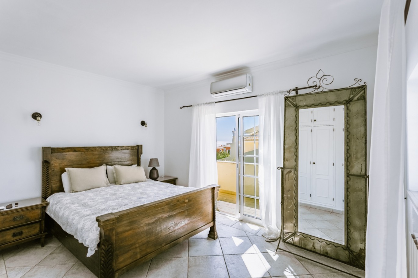 Moradia V3 com piscina e vista mar para venda na Luz, Algarve_337167