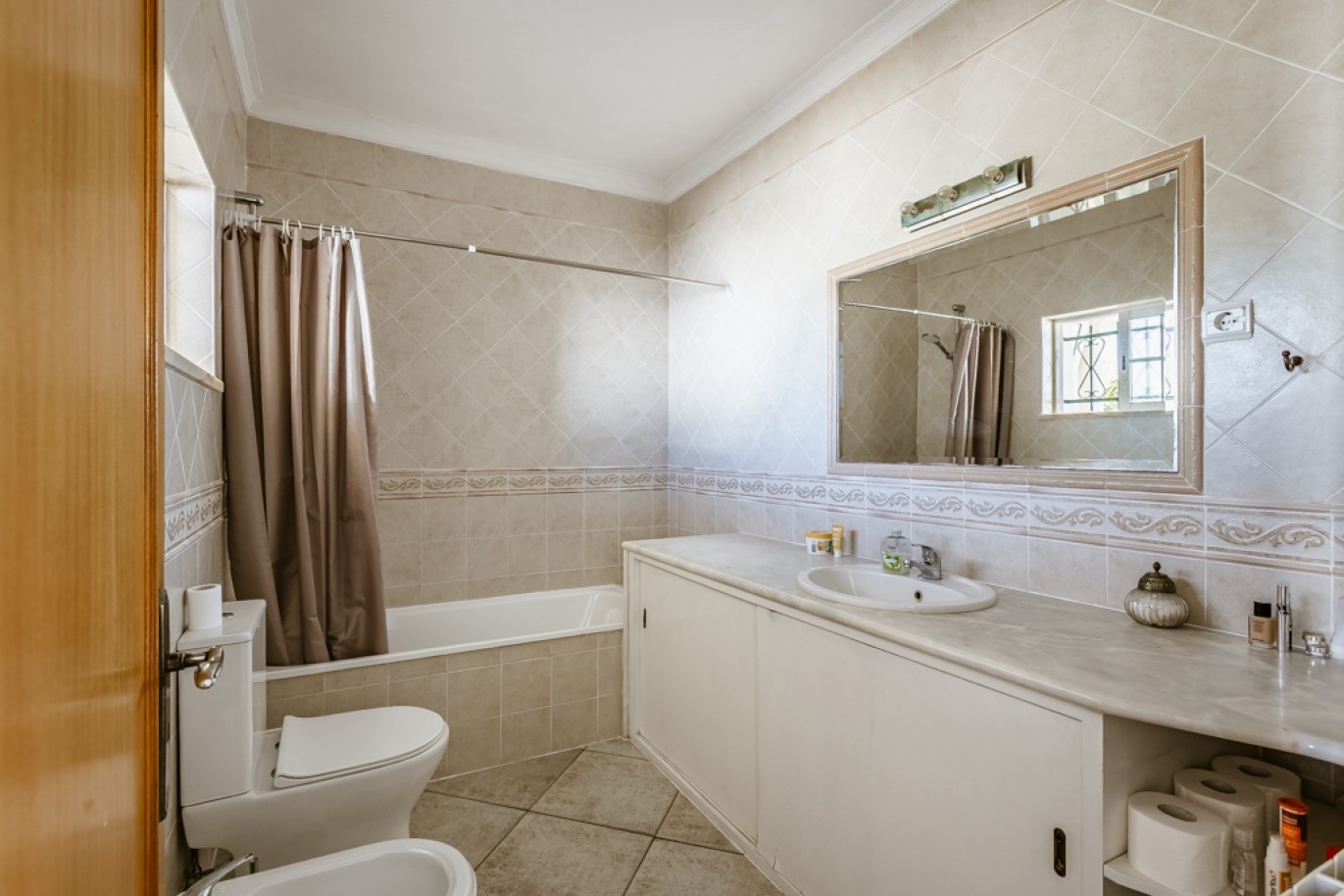Moradia V3 com piscina e vista mar para venda na Luz, Algarve_337169