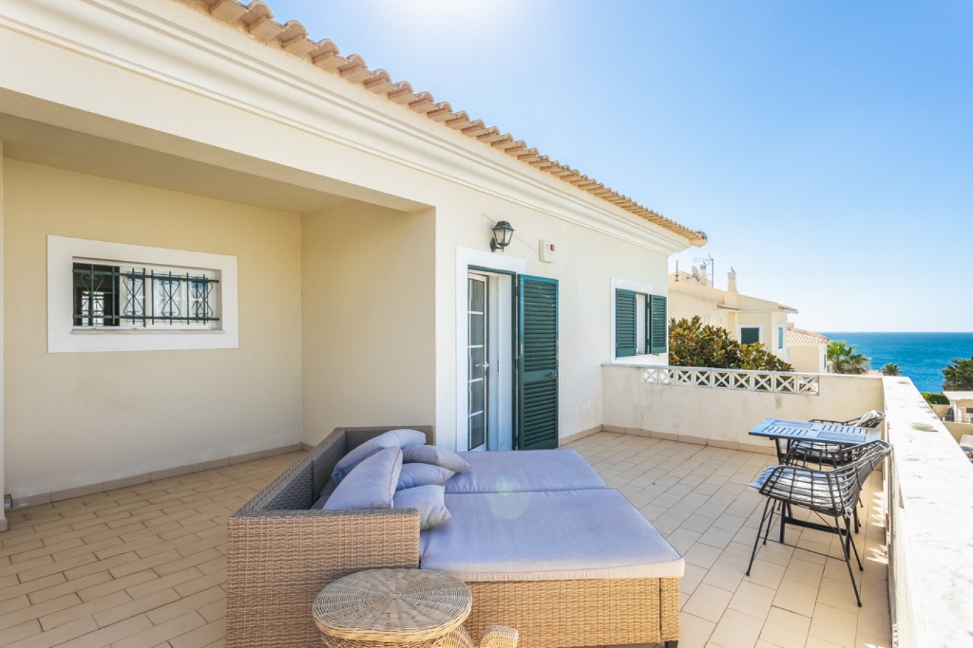 Moradia V3 com piscina e vista mar para venda na Luz, Algarve_337170