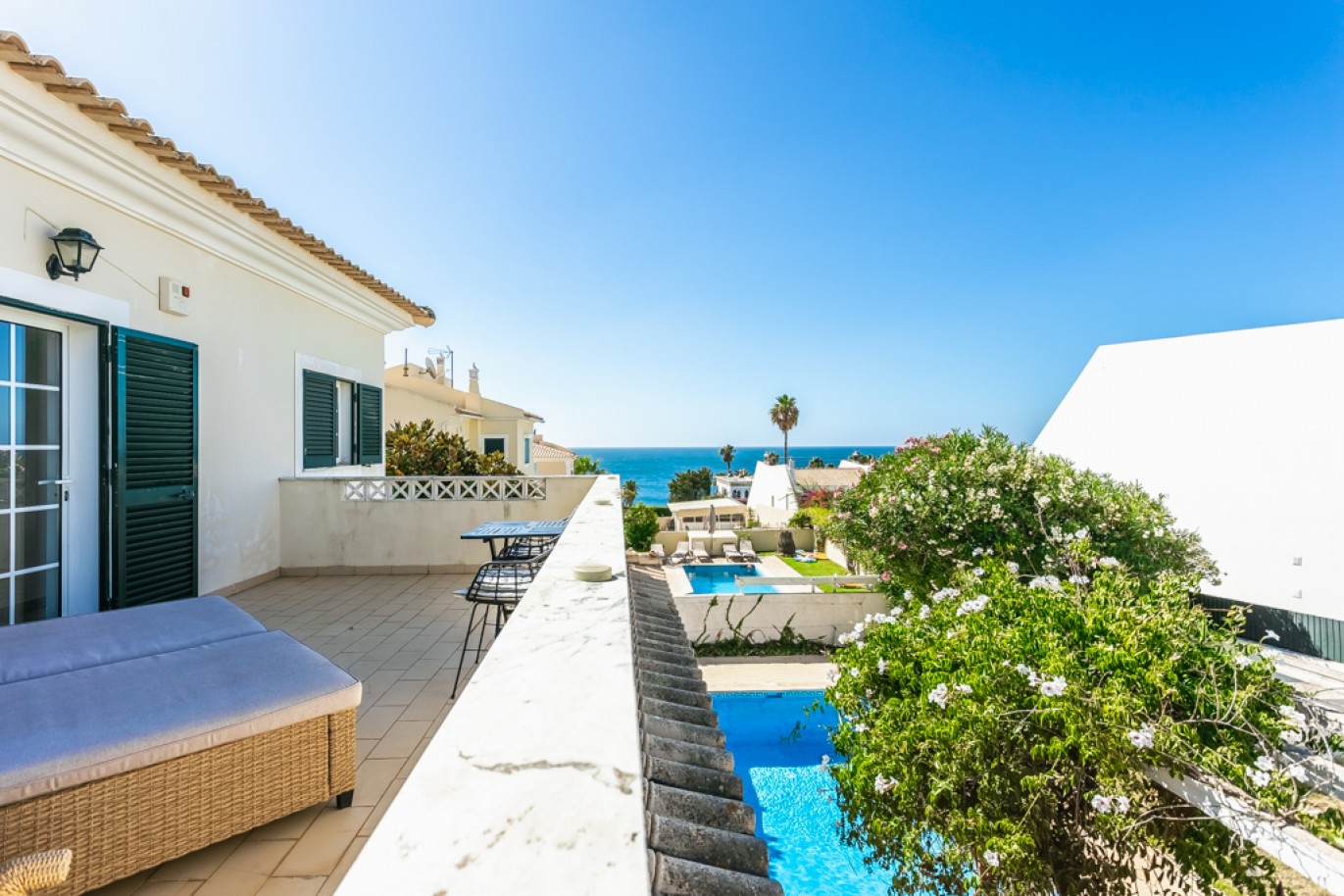 Moradia V3 com piscina e vista mar para venda na Luz, Algarve_337173