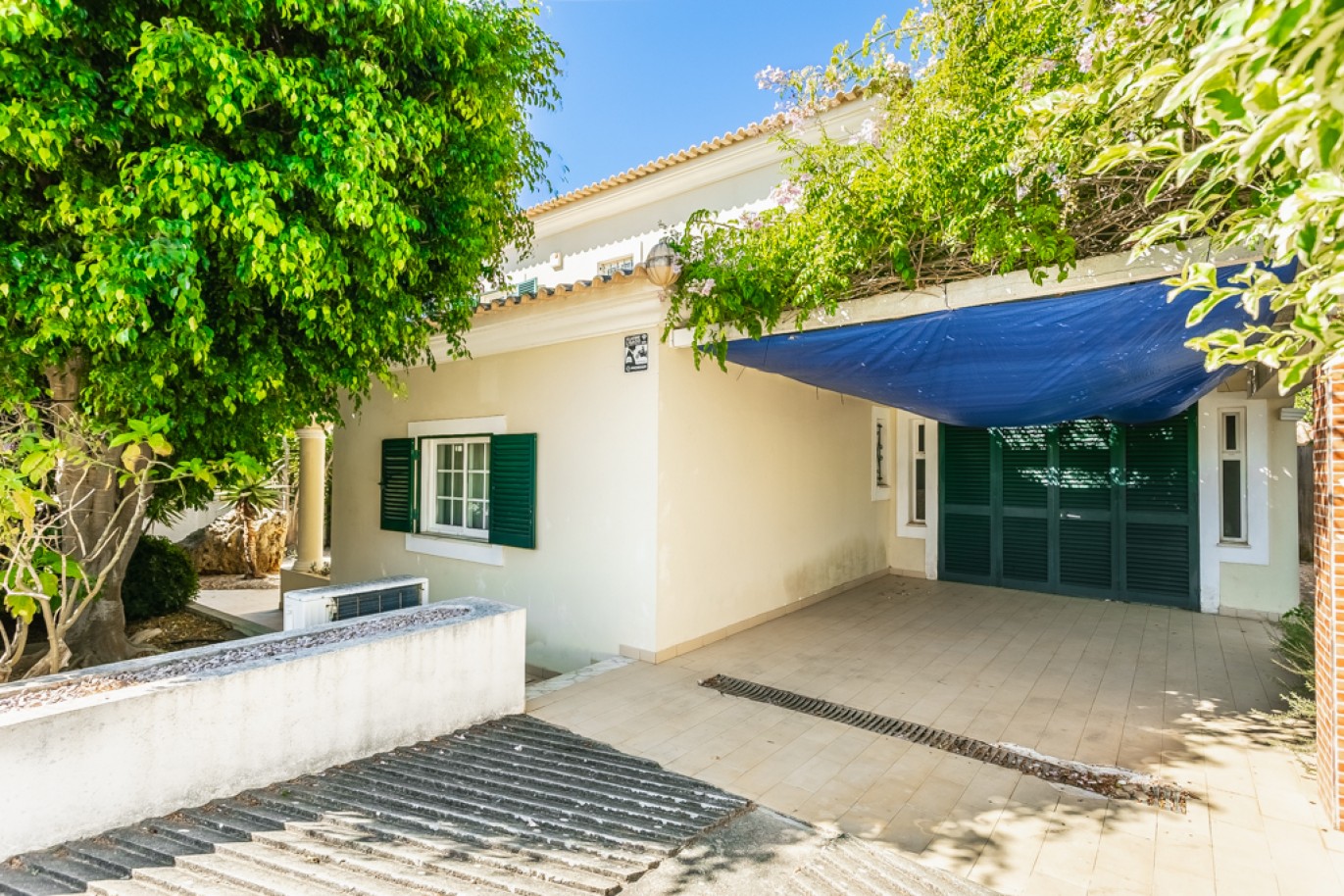 Moradia V3 com piscina e vista mar para venda na Luz, Algarve_337174