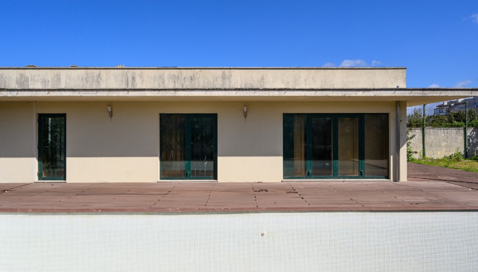 Villa with garden and pool for sale near the sea in Lavra, Portugal_337376