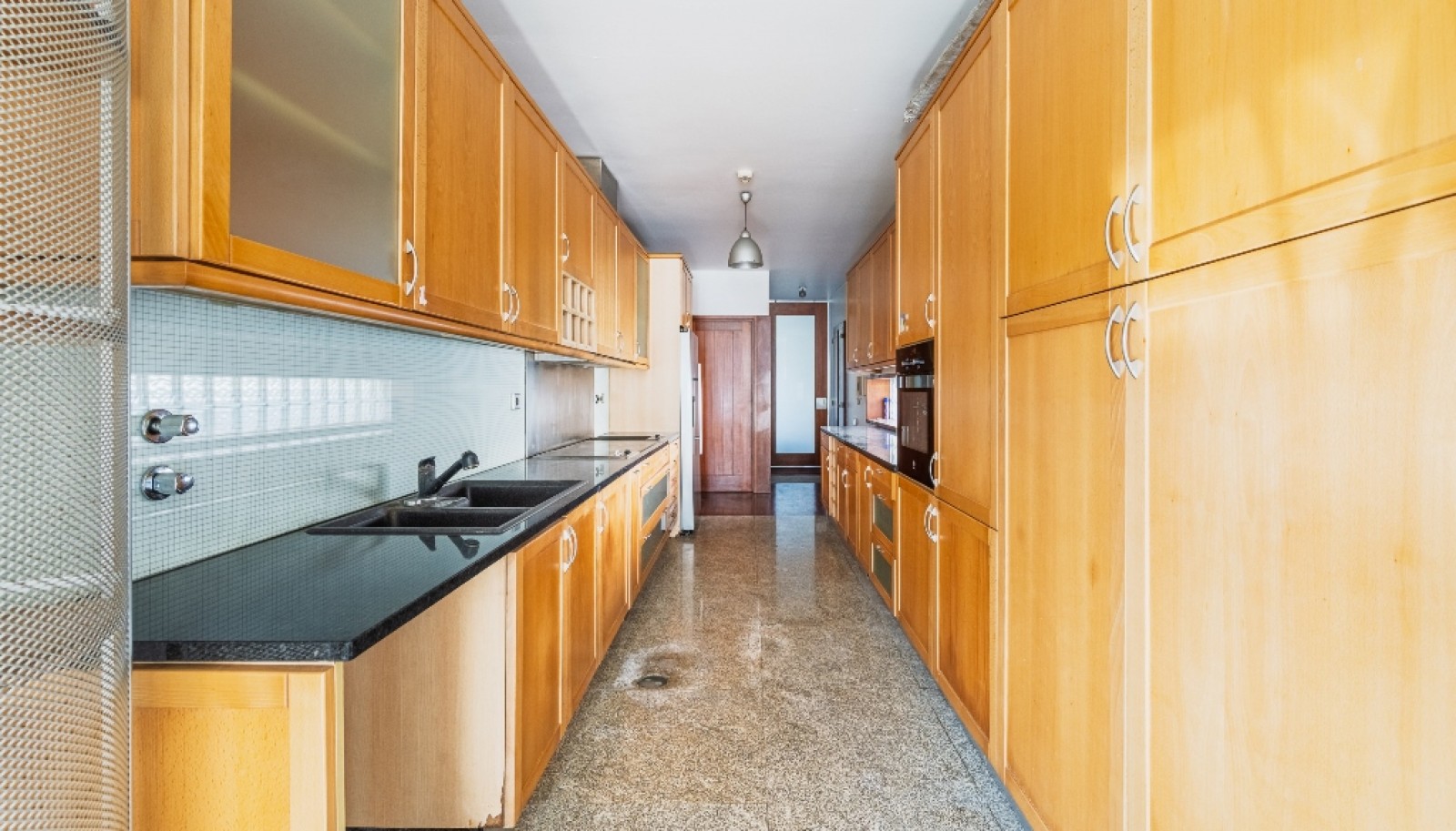 Villa with garden and pool for sale near the sea in Lavra, Portugal_337405