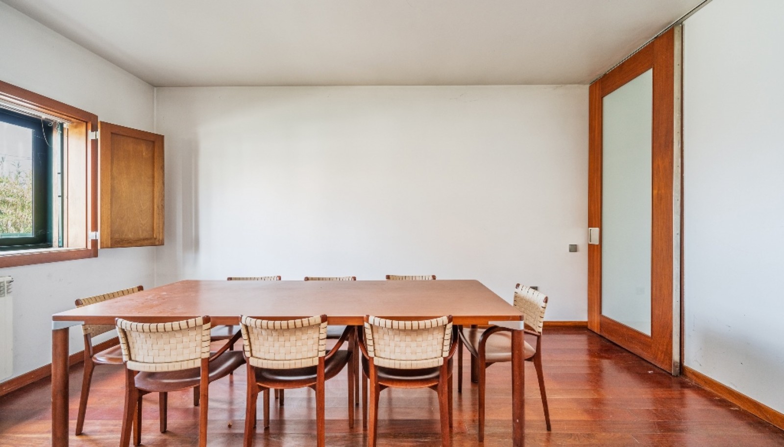 Villa with garden and pool for sale near the sea in Lavra, Portugal_337408