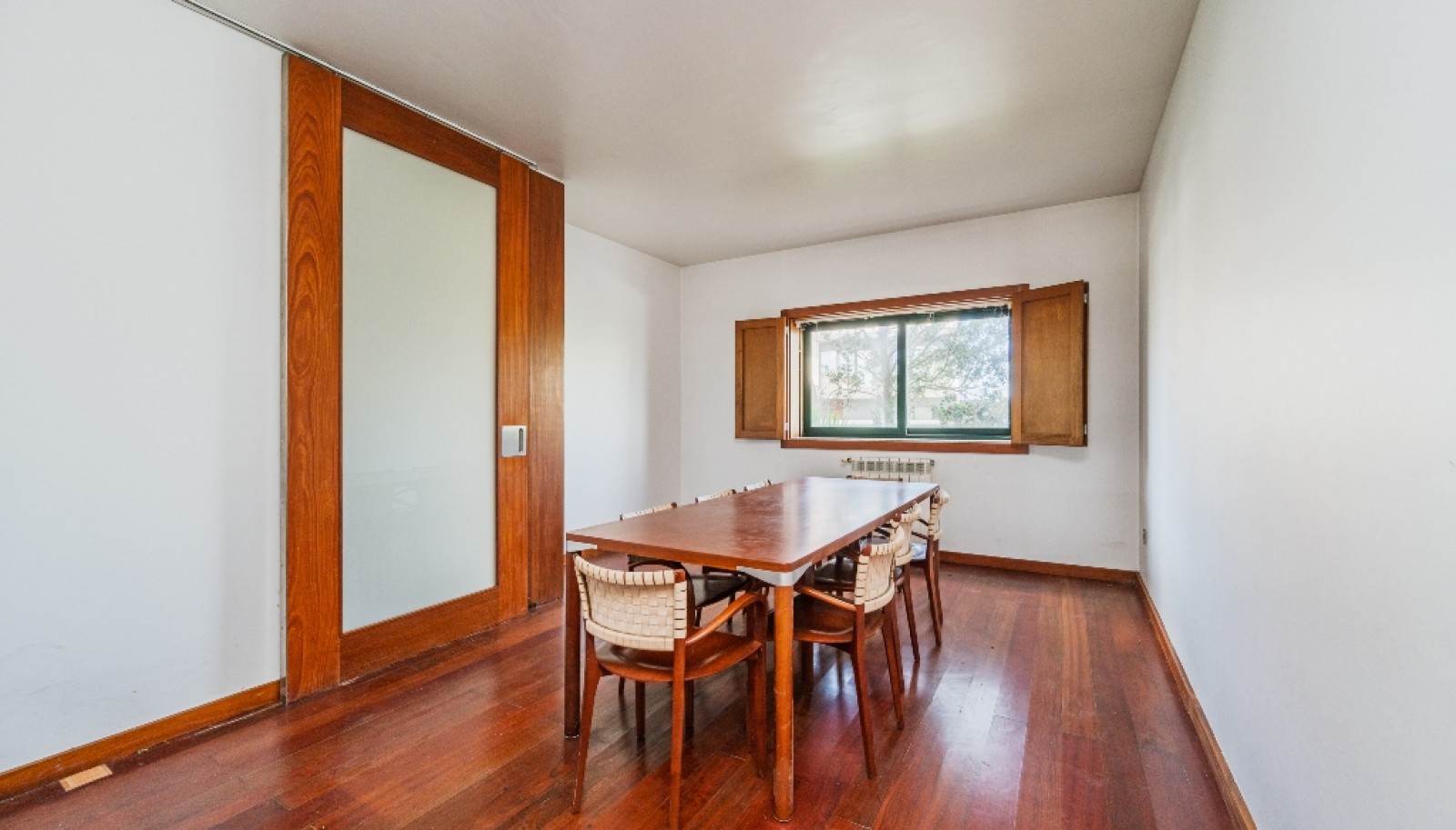 Villa with garden and pool for sale near the sea in Lavra, Portugal_337409
