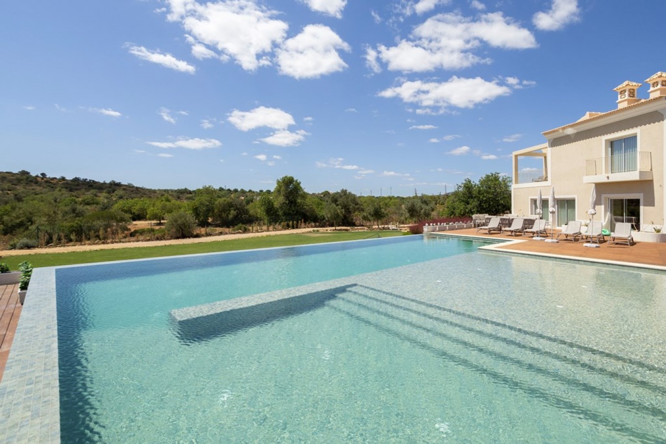 Luxuosa Moradia V4 com piscina, à venda em Estoi, Algarve_338074