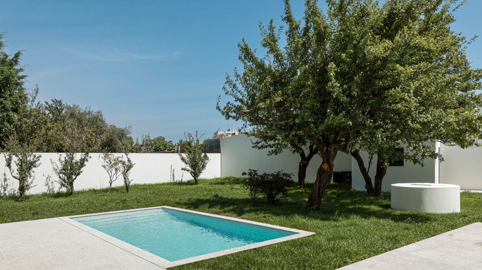 Villa de 4 dormitorios con jardín y piscina en venta Porto, Portugal_338103