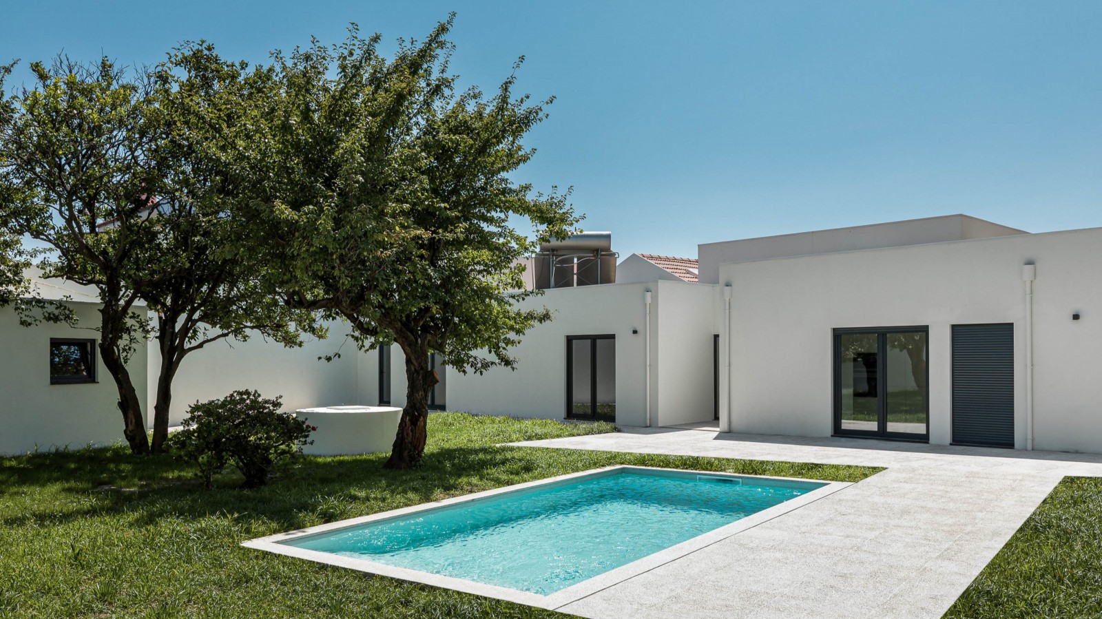 Villa de 4 dormitorios con jardín y piscina en venta Porto, Portugal_338104