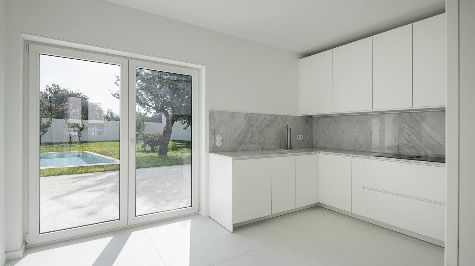 Villa de 4 dormitorios con jardín y piscina en venta Porto, Portugal_338106