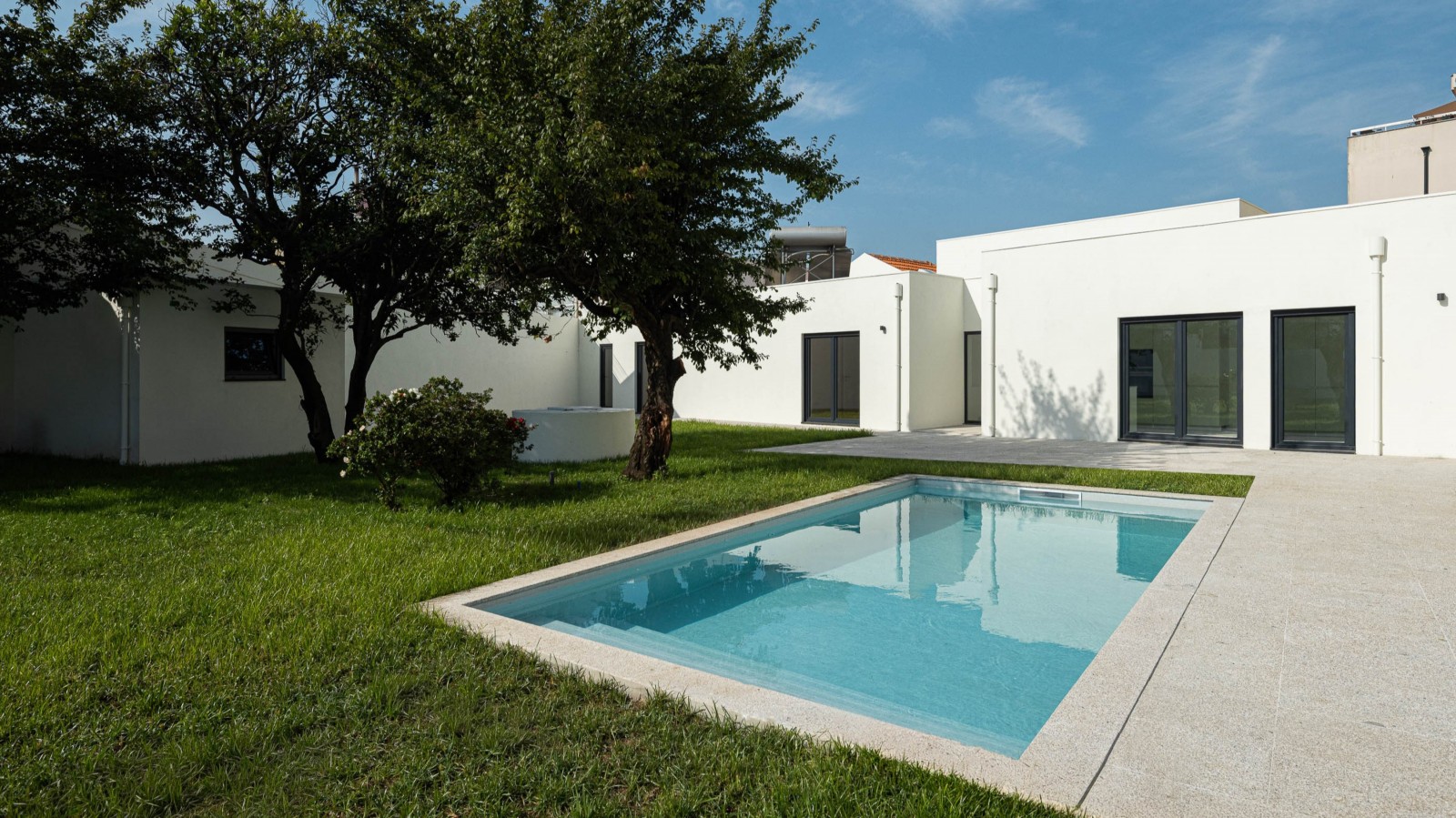 Villa de 4 dormitorios con jardín y piscina en venta Porto, Portugal_338128