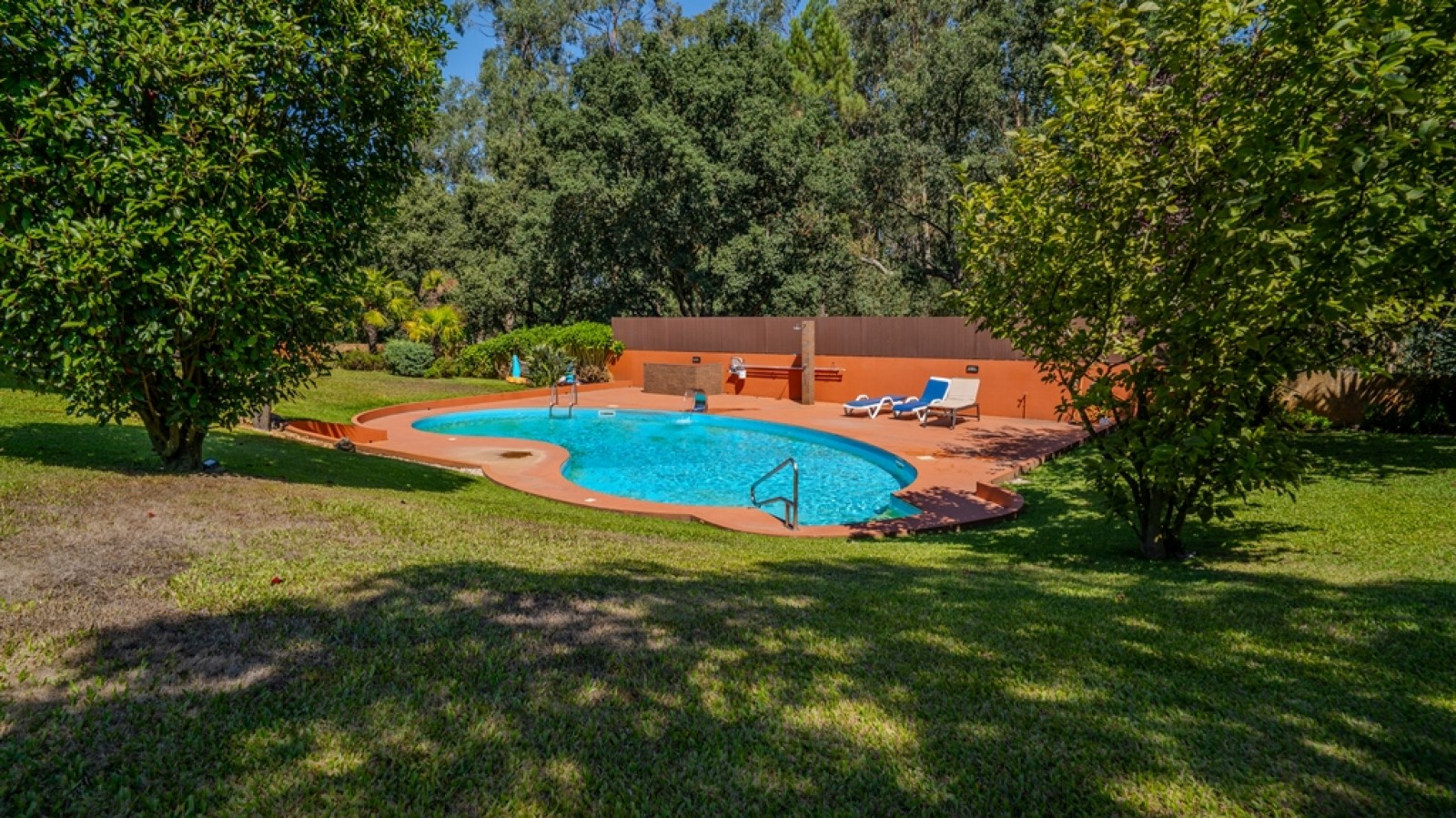 Fünf + Ein Schlafzimmer Villa mit Garten und Pool  in Trofa, Portugal_339394