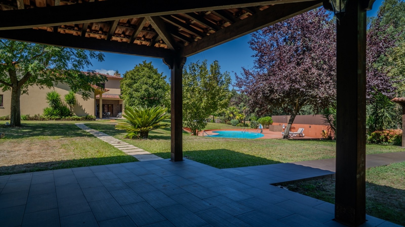 Fünf + Ein Schlafzimmer Villa mit Garten und Pool  in Trofa, Portugal_339401