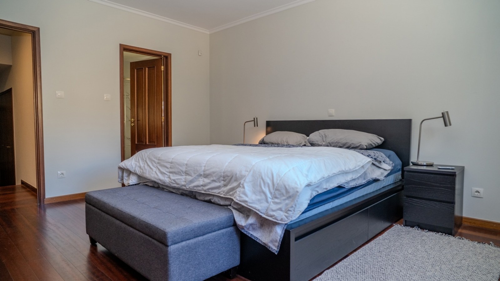Fünf + Ein Schlafzimmer Villa mit Garten und Pool  in Trofa, Portugal_339403