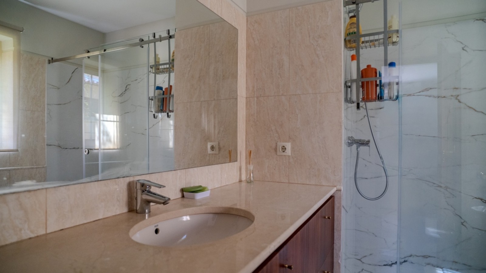 Fünf + Ein Schlafzimmer Villa mit Garten und Pool  in Trofa, Portugal_339405