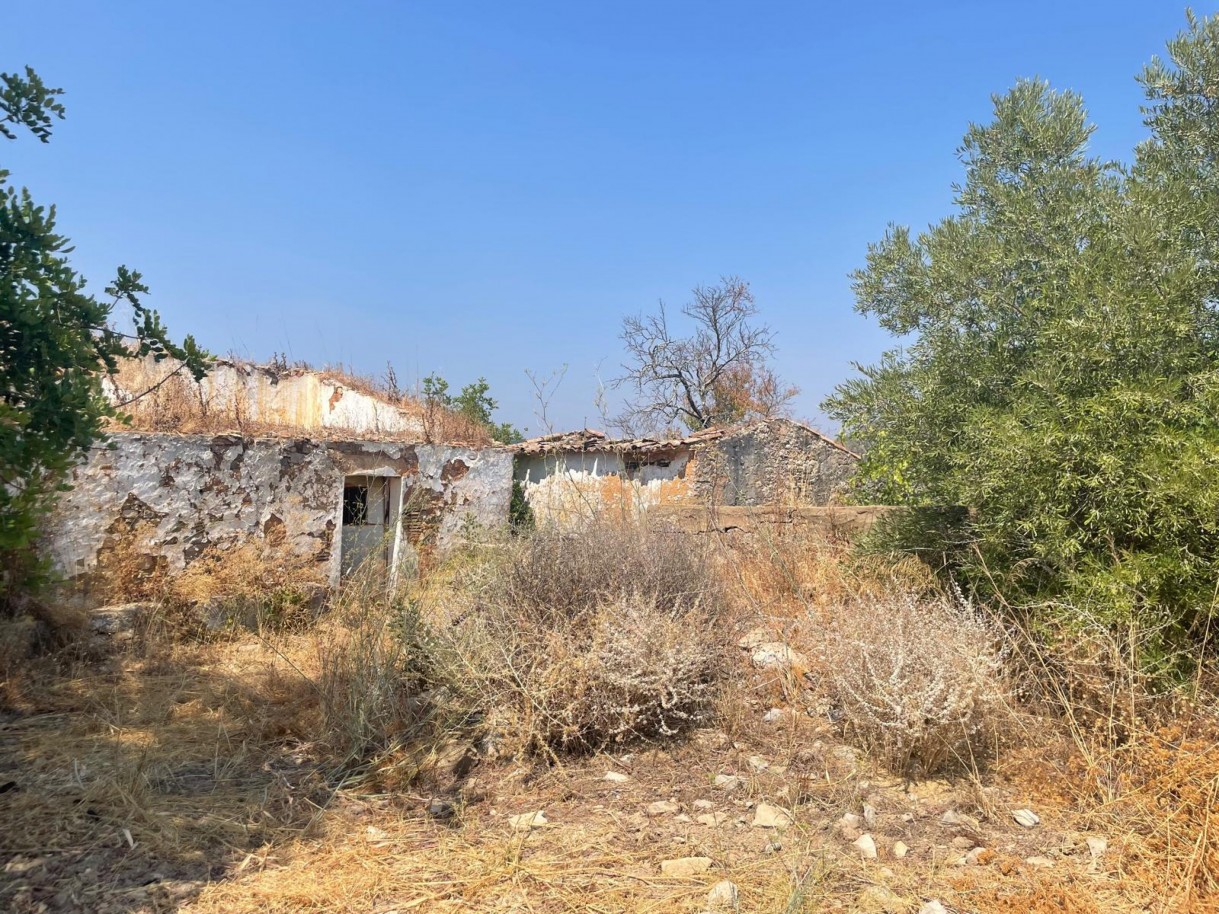 Terreno com 2 ruínas, para venda em Estoi, Algarve_339430