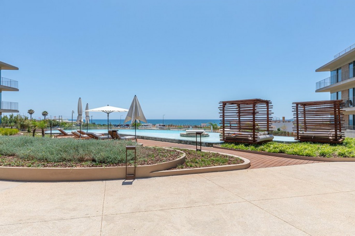 Apartamento T2, frente praia, à venda em Quarteira, Algarve_339606