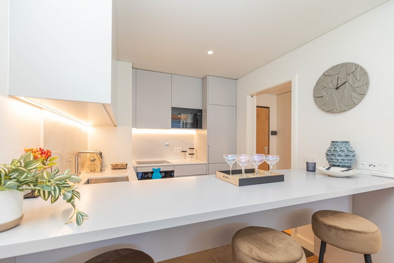 Apartamento T2, frente praia, à venda em Quarteira, Algarve_339614