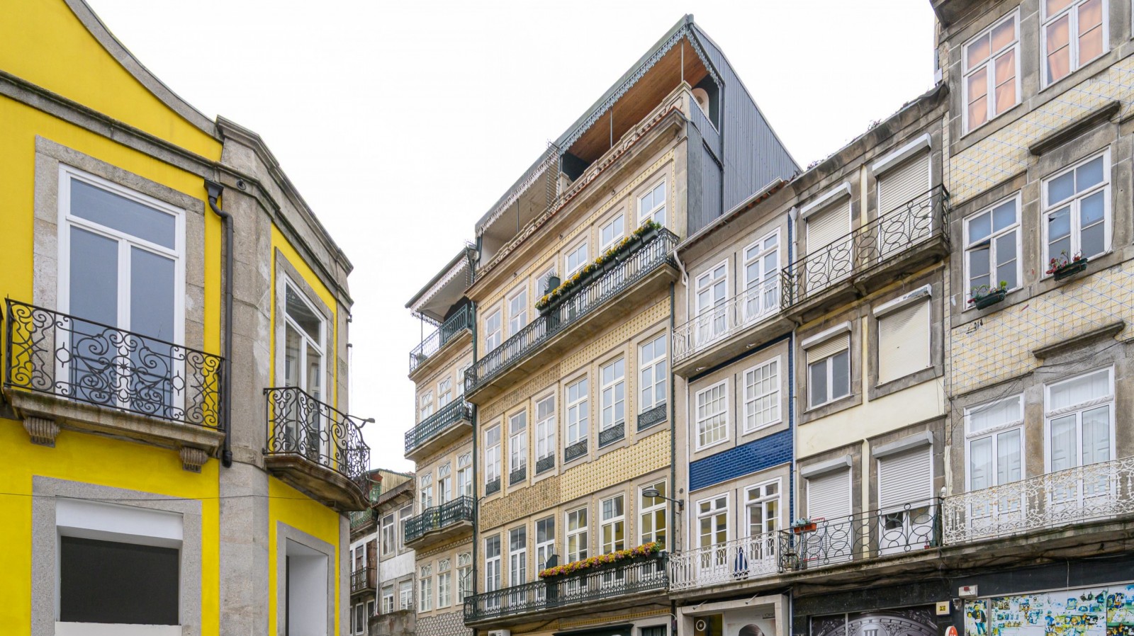 One bedroom apartment with balcony for sale downtown Porto, Portugal_339626