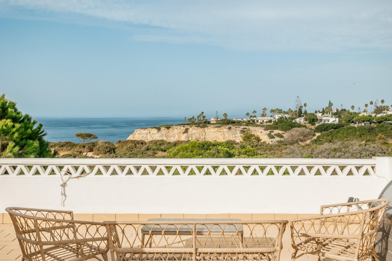 Villa with terrace and sea view for sale in Lagoa, Algarve, Portugal_339713