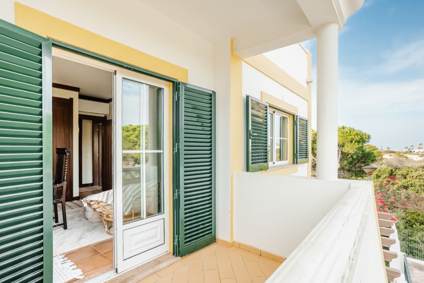 Villa with terrace and sea view for sale in Lagoa, Algarve, Portugal_339729