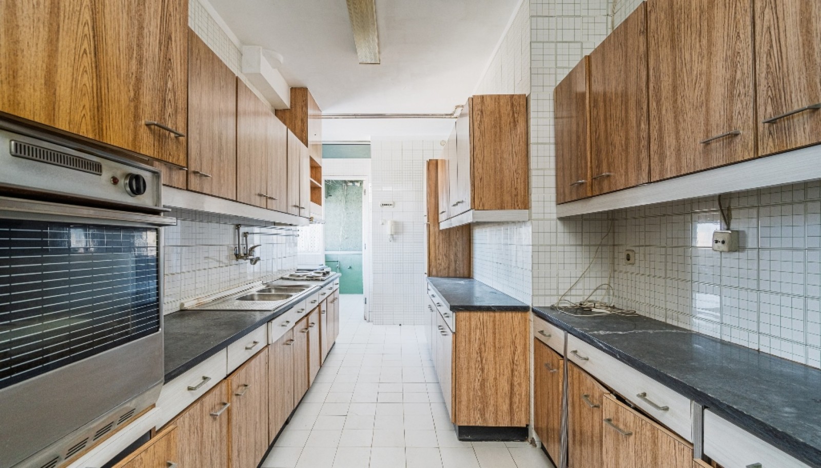 Apartamento T5 para reabilitar à venda no centro do Porto_339780