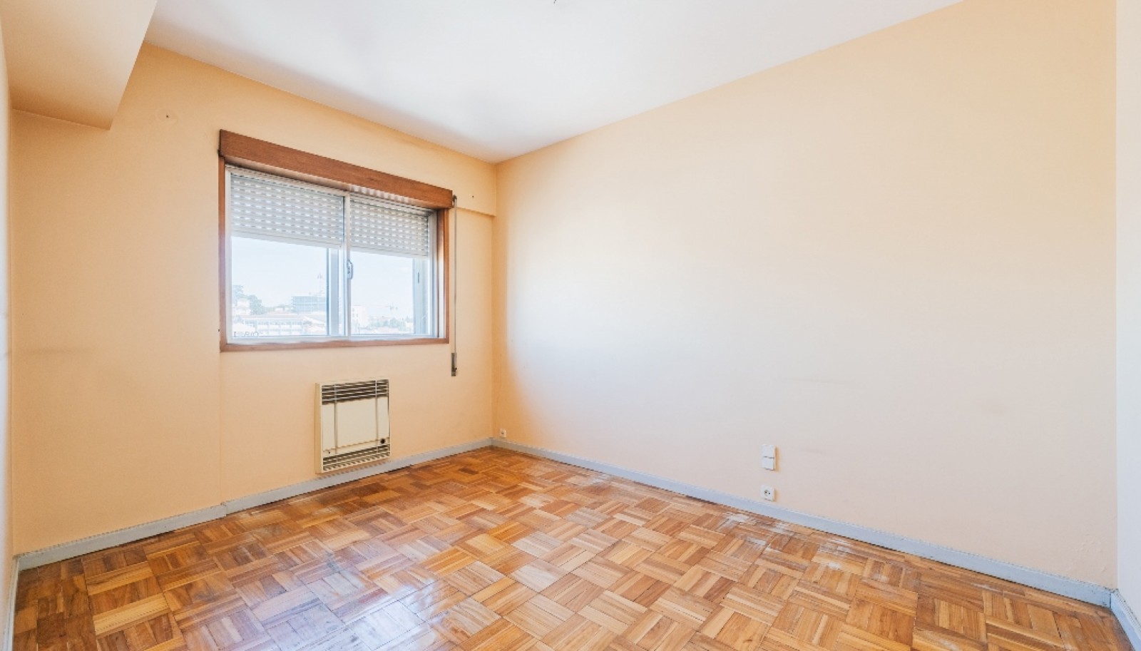 Apartamento T5 para reabilitar à venda no centro do Porto_339782