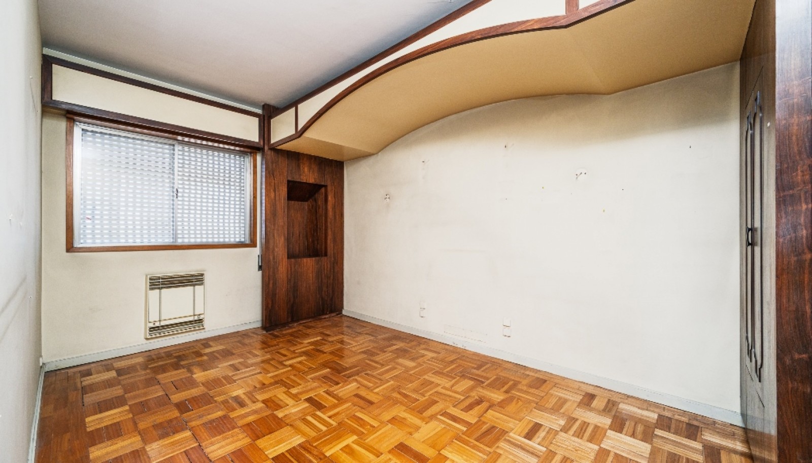 Apartamento T5 para reabilitar à venda no centro do Porto_339784