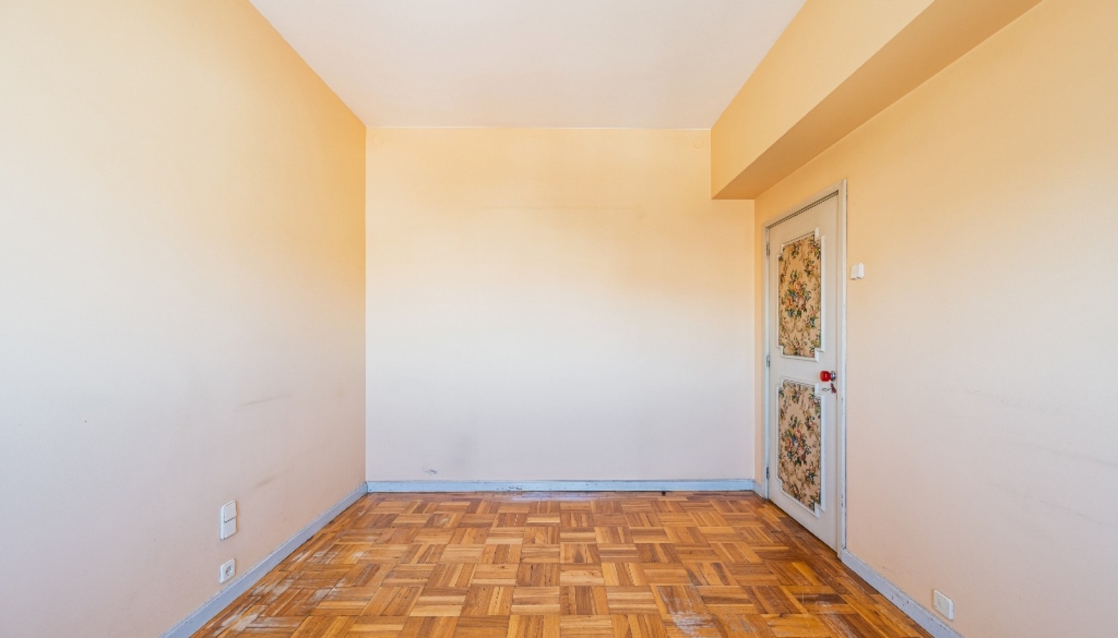 Apartamento T5 para reabilitar à venda no centro do Porto_339785