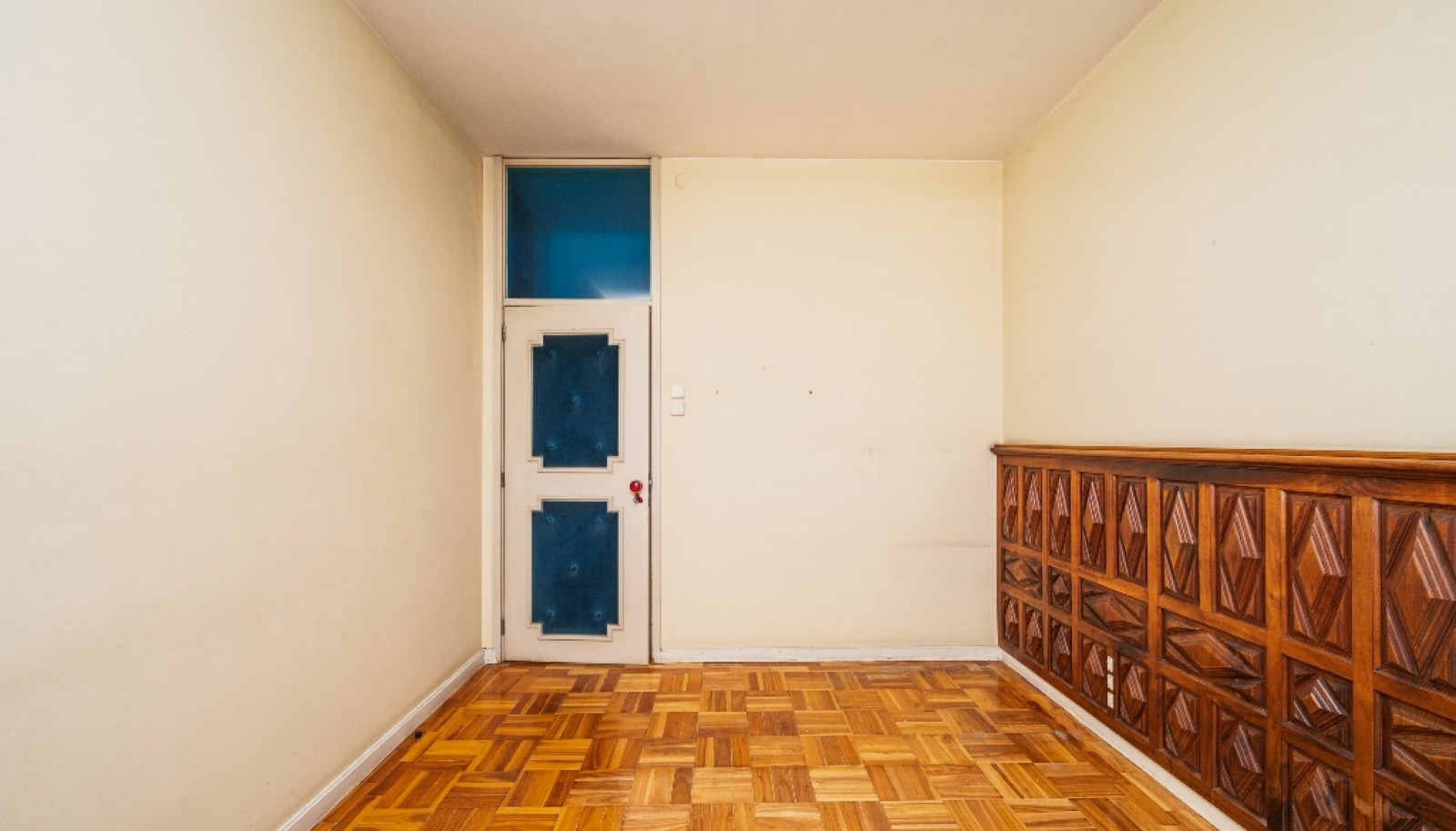 Apartamento T5 para reabilitar à venda no centro do Porto_339787