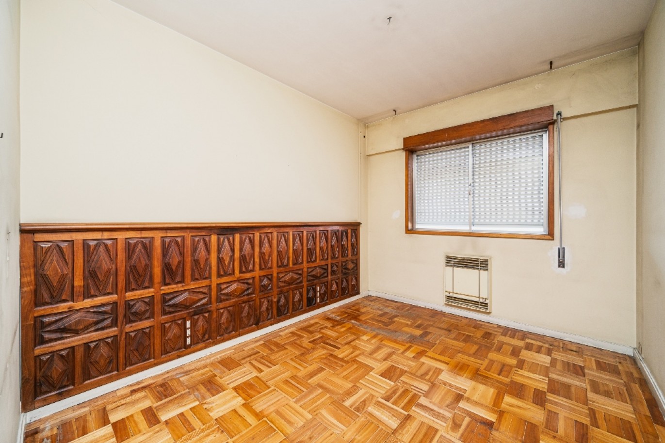 Apartamento T5 para reabilitar à venda no centro do Porto_339788
