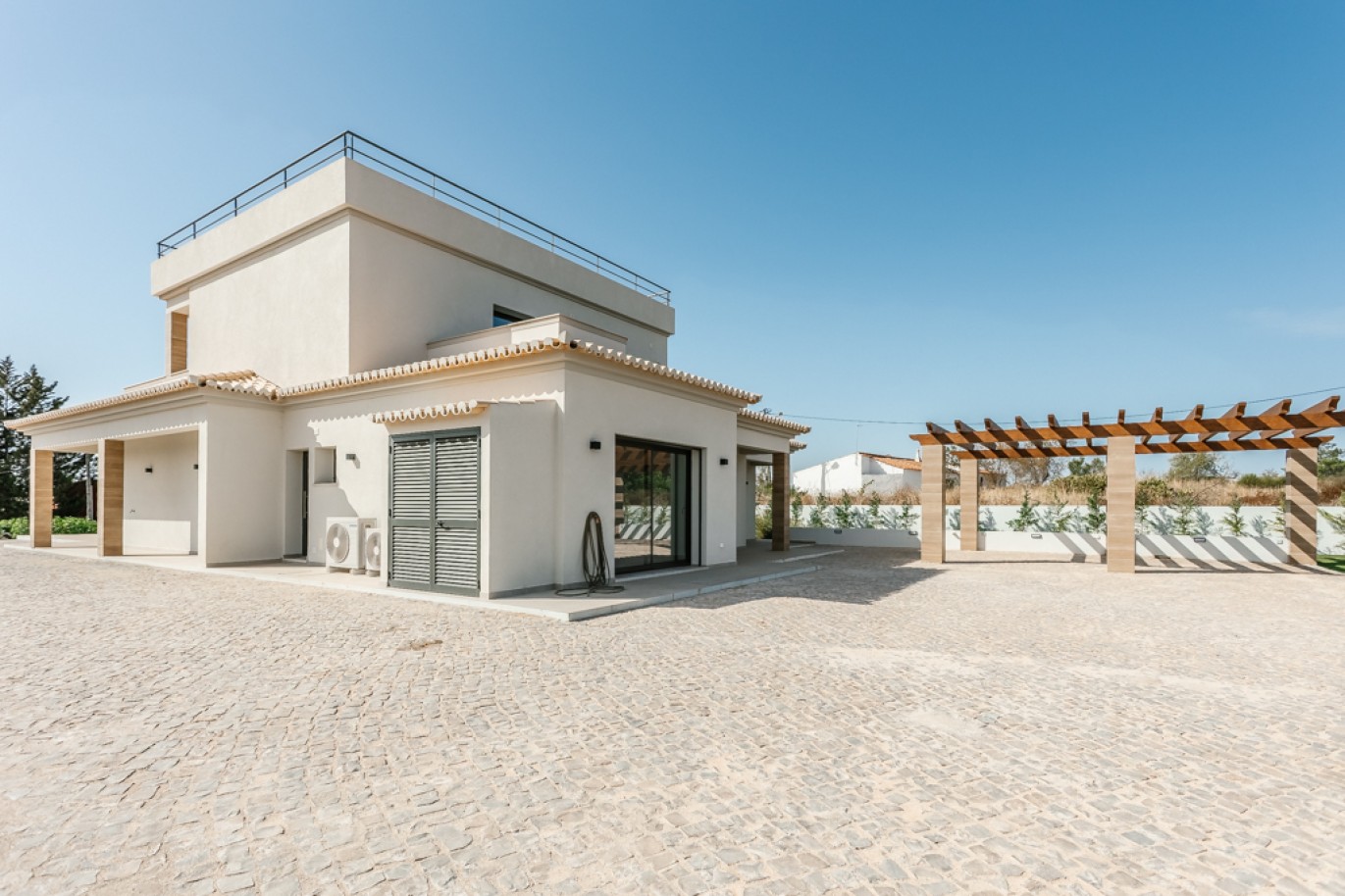 Moradia V4 com piscina para venda em Carvoeiro, Algarve_339926