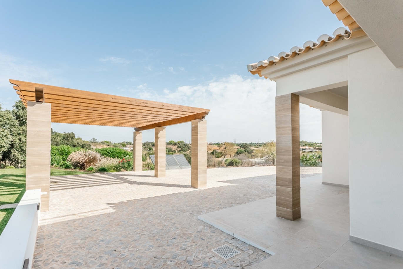 Moradia V4 com piscina para venda em Carvoeiro, Algarve_339929