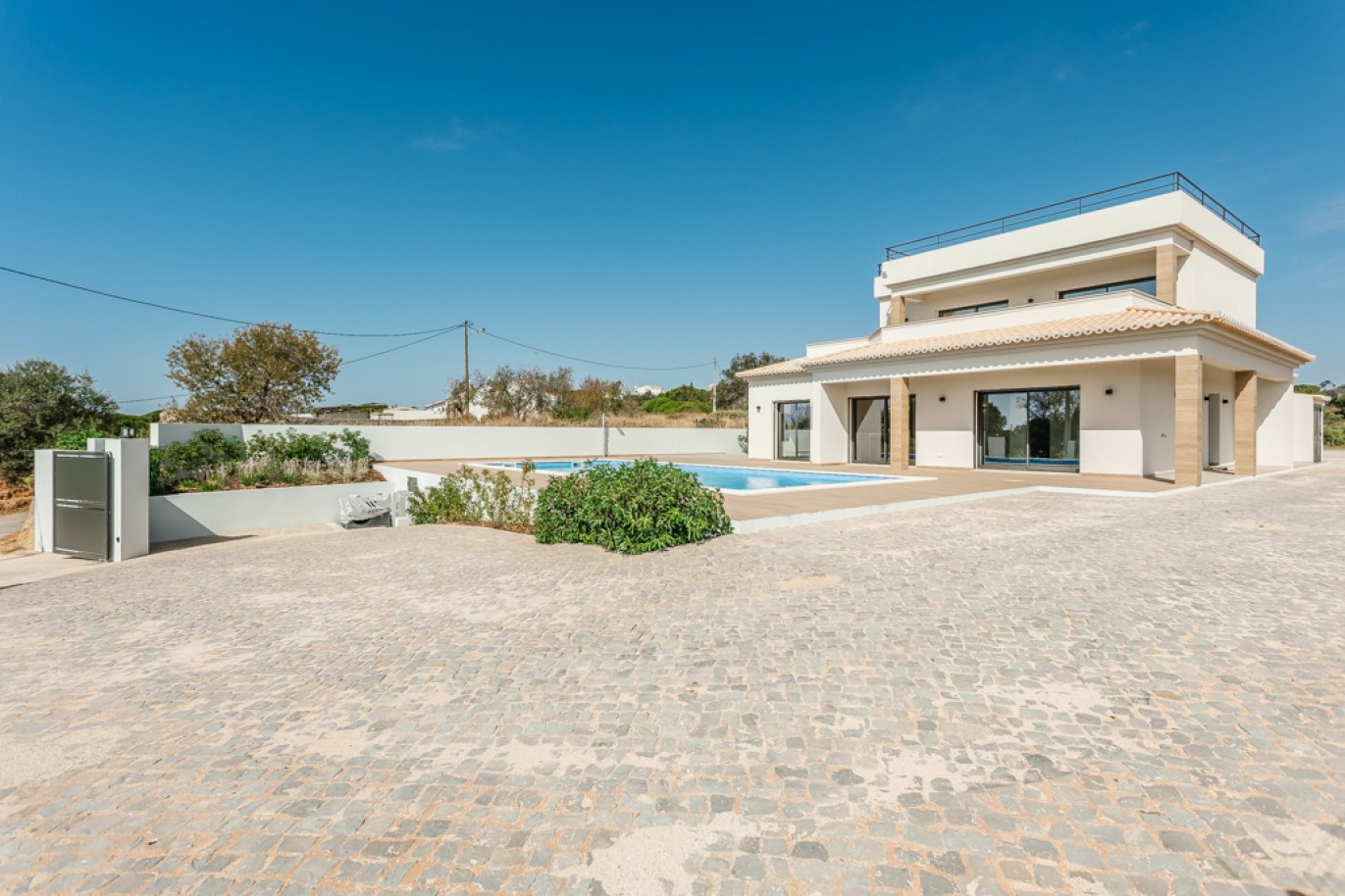 Moradia V4 com piscina para venda em Carvoeiro, Algarve_339939