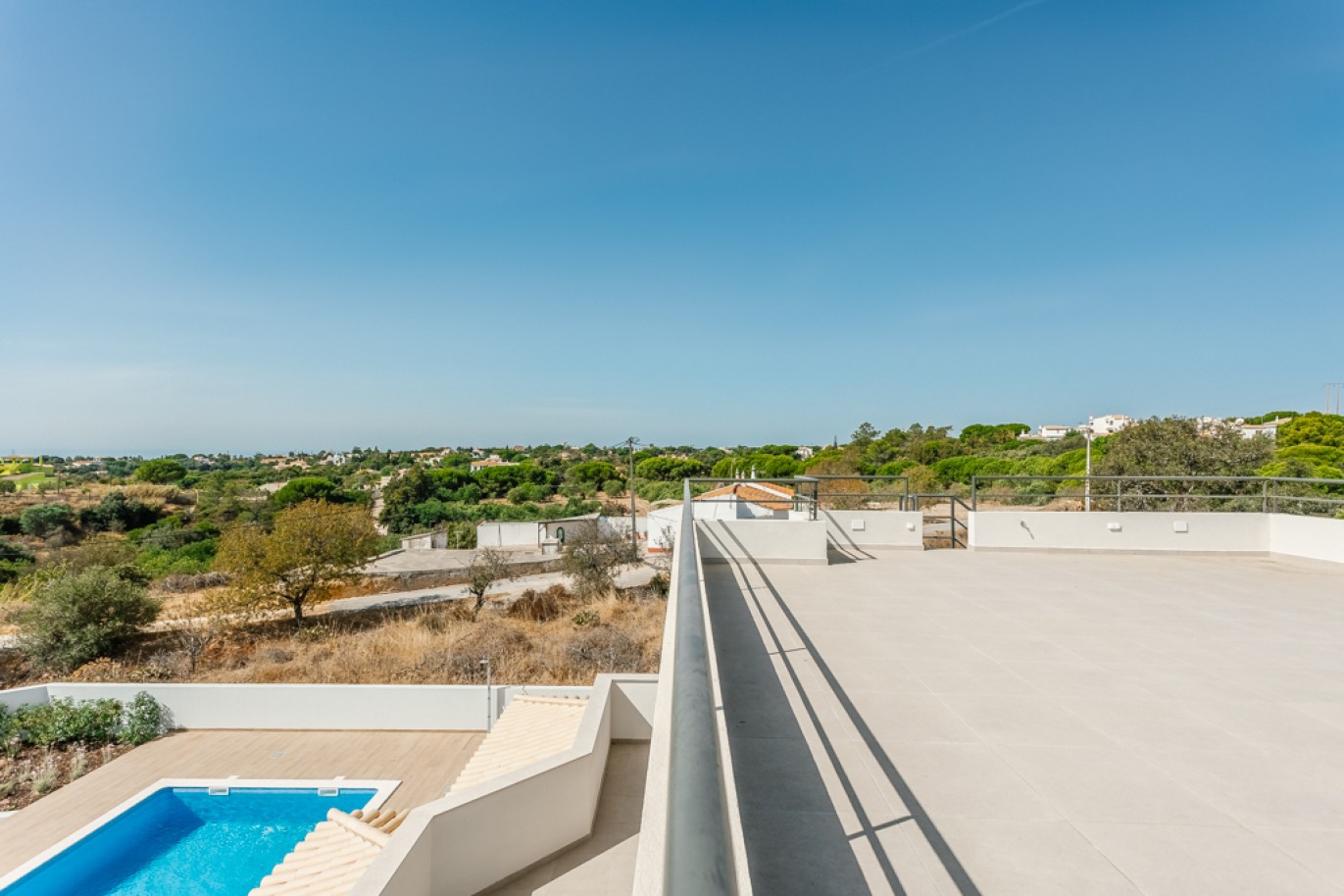 Moradia V4 com piscina para venda em Carvoeiro, Algarve_339944