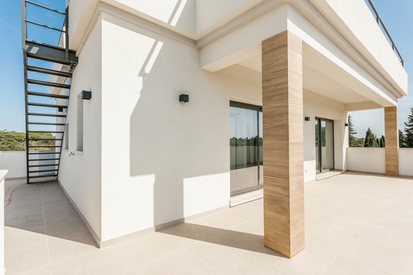 Moradia V4 com piscina para venda em Carvoeiro, Algarve_339947