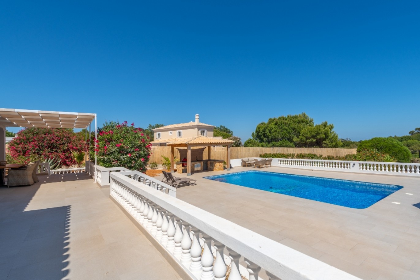 Fantástica Moradia com piscina para venda em Carvoeiro, Algarve_340019