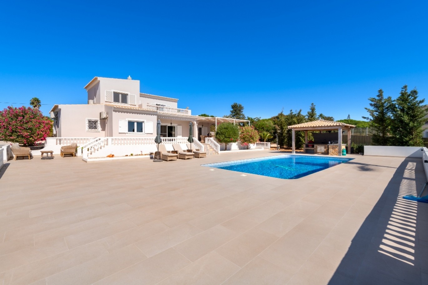 Fantástica Moradia com piscina para venda em Carvoeiro, Algarve_340027