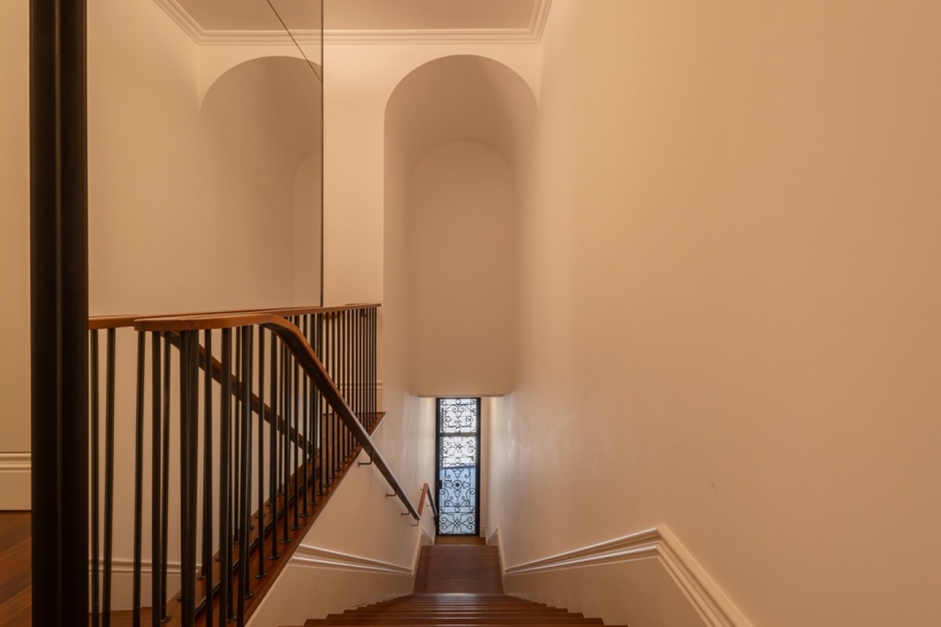 New luxury studio apartment in downtown Porto, Portugal_340053