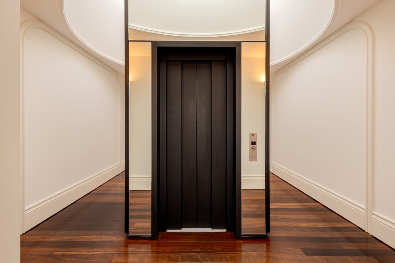 New luxury studio apartment in downtown Porto, Portugal_340055
