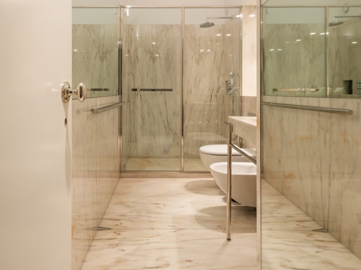 New luxury studio apartment in downtown Porto, Portugal_340056