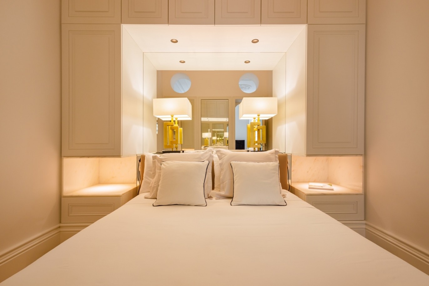 New luxury studio apartment in downtown Porto, Portugal_340062