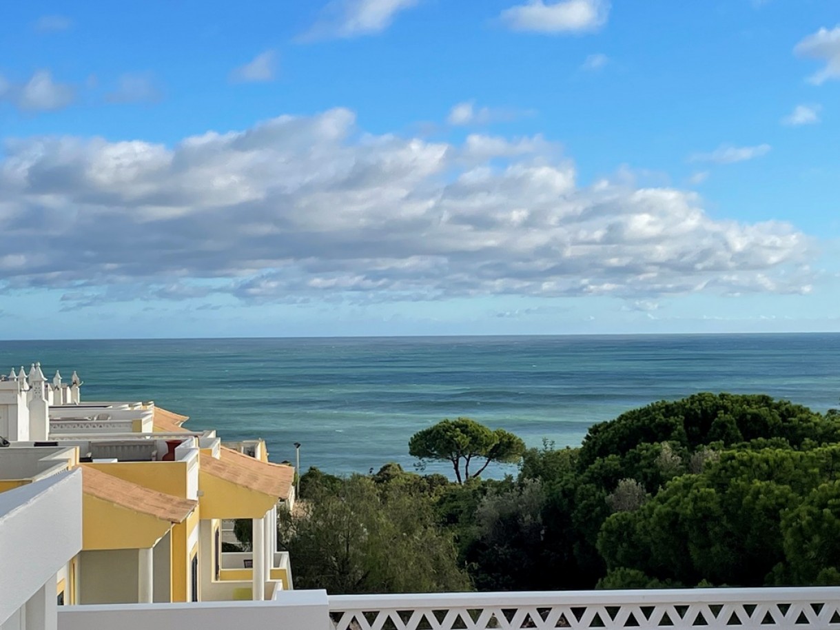 Villa with terrace and sea view for sale in Lagoa, Algarve, Portugal_340113