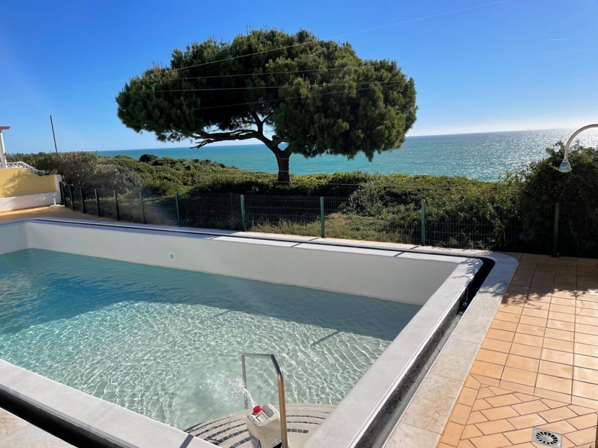 Villa with terrace and sea view for sale in Lagoa, Algarve, Portugal_340114