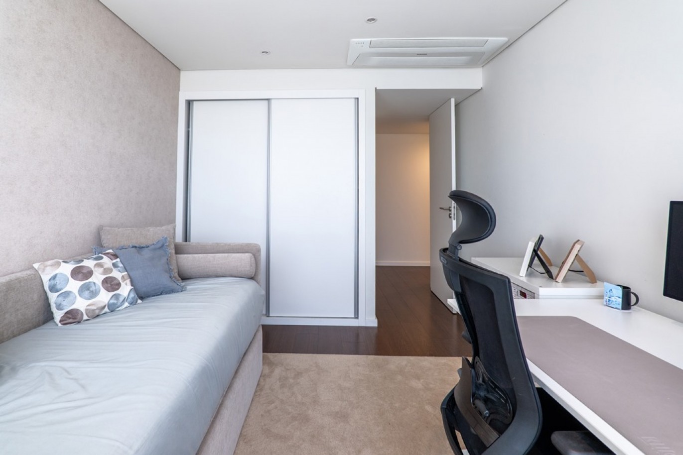 Apartamento T2 com varandas e vistas desafogadas à venda em Matosinhos_340210