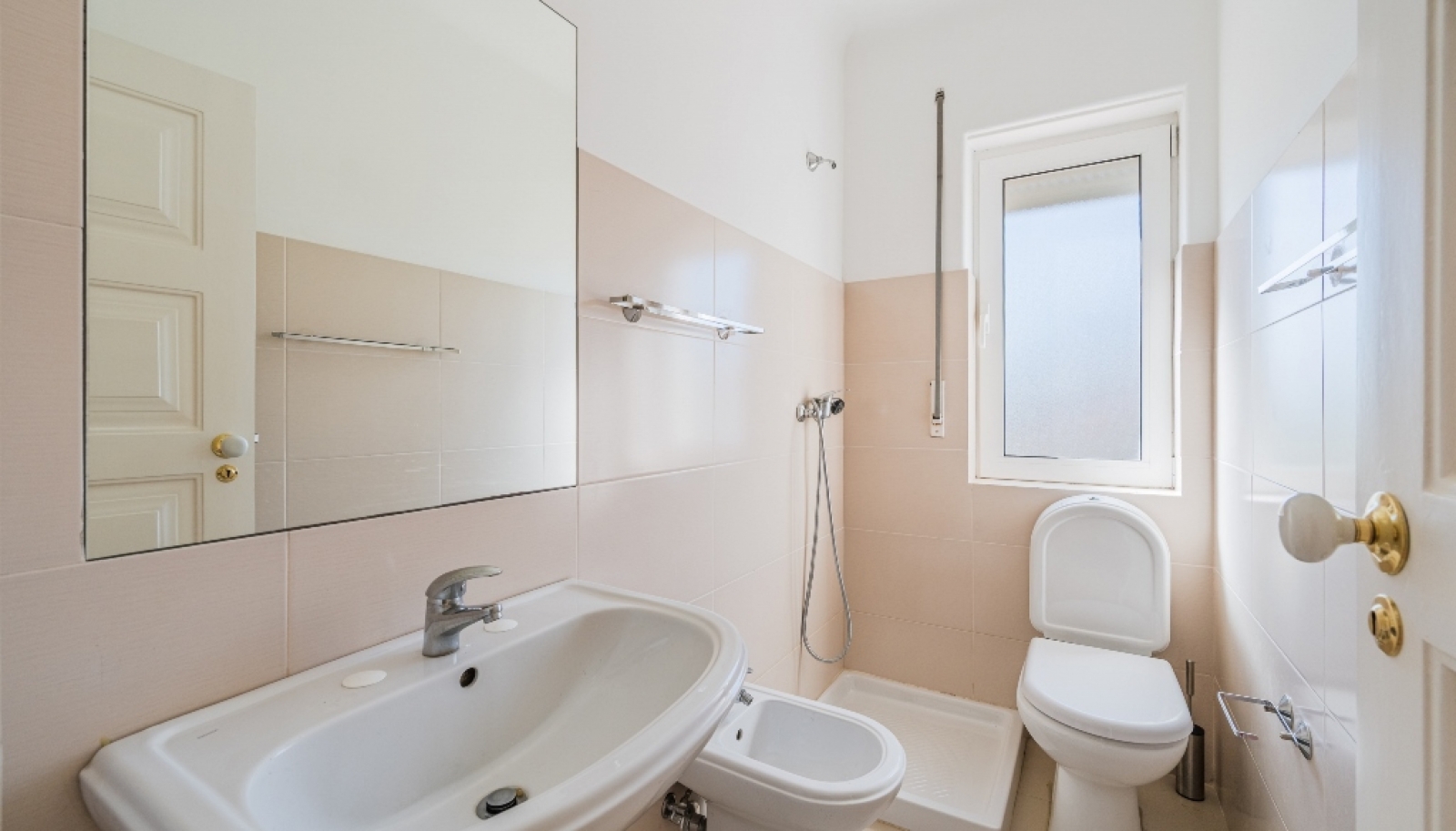 Five bedroom villa with garden for rent in Campo Alegre, Porto, Portugal_340443