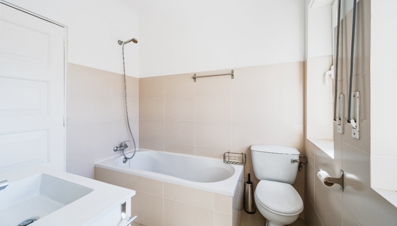Five bedroom villa with garden for rent in Campo Alegre, Porto, Portugal_340445