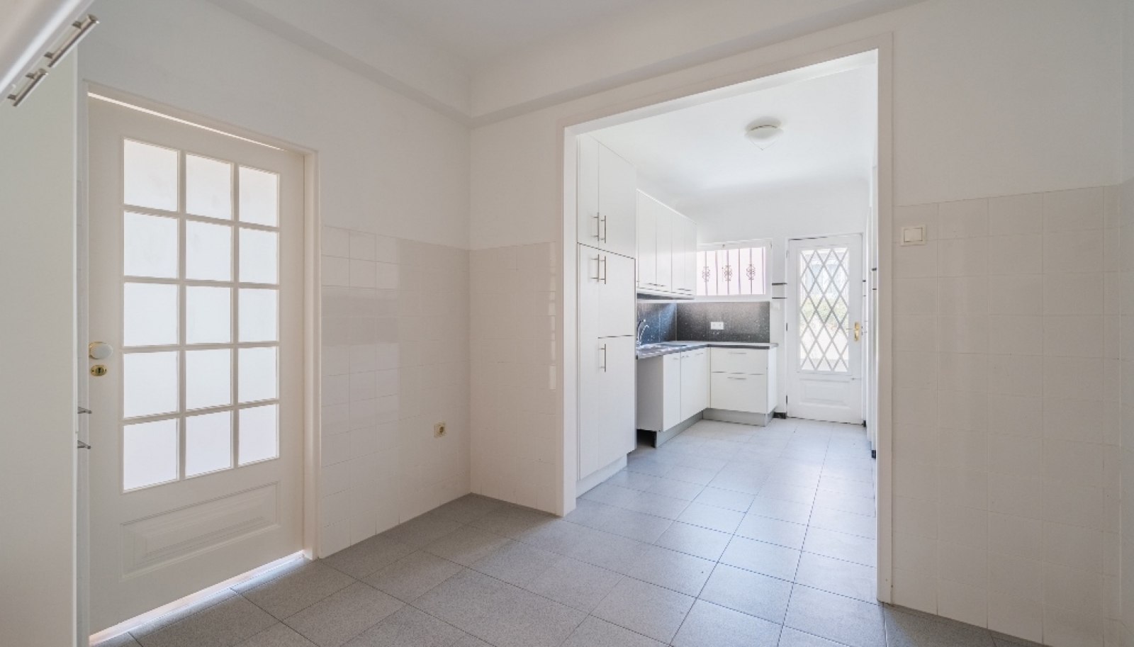 Five bedroom villa with garden for rent in Campo Alegre, Porto, Portugal_340450