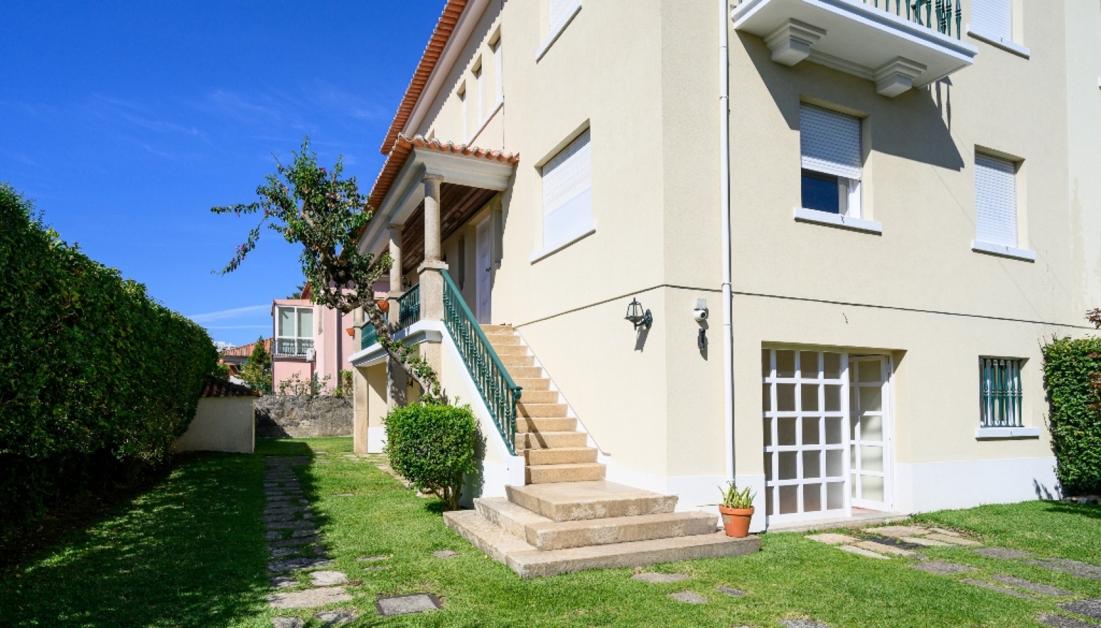 Five bedroom villa with garden for rent in Campo Alegre, Porto, Portugal_340461